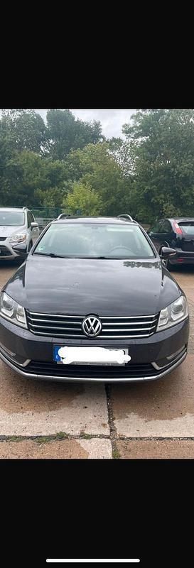 Grau Gebraucht 2014 VW Passat Kombi | 11.000 € (Etwas zu teuer) - Bild 1/4