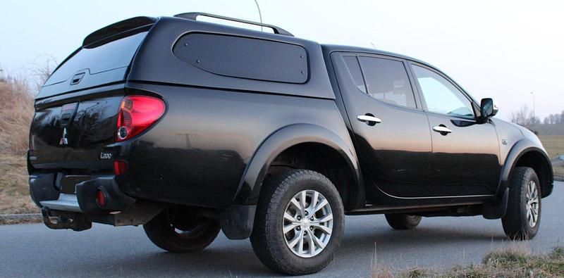 Gebraucht Mitsubishi L200 178 PS (130 kW) 2014 Schwarz Pickup