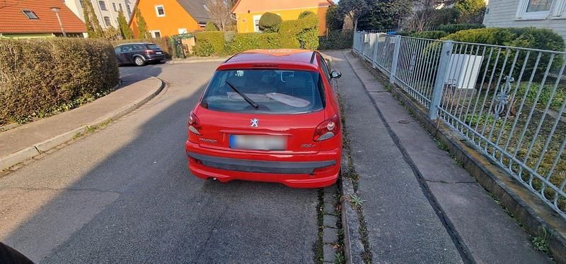 Gebraucht Peugeot 206 60 PS (44 kW) 2010 Rot Limousine