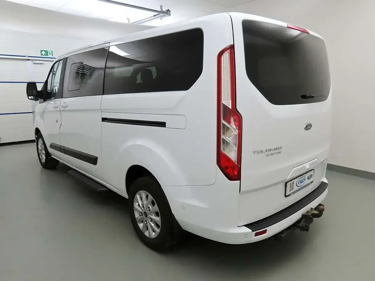Gebraucht Ford Tourneo Trend 185 PS (136 kW) 2021 Frostweiß Van / Kleinbus