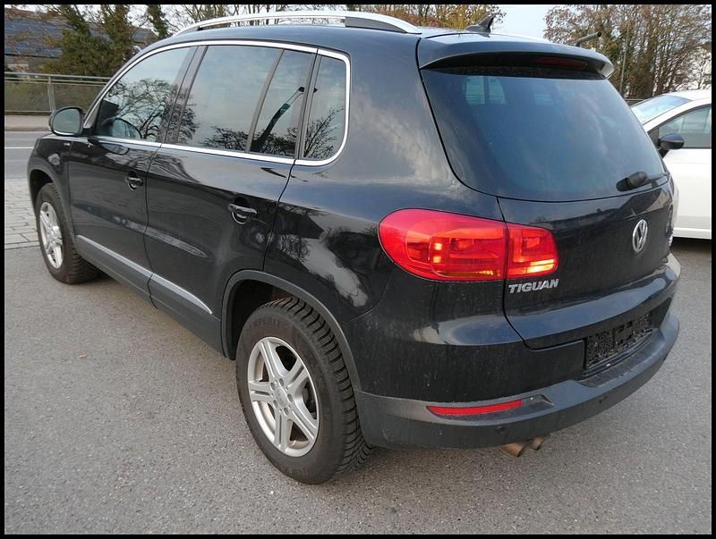 Gebraucht VW Tiguan LOUNGE 140 PS (102 kW) 2015 Schwarz SUV