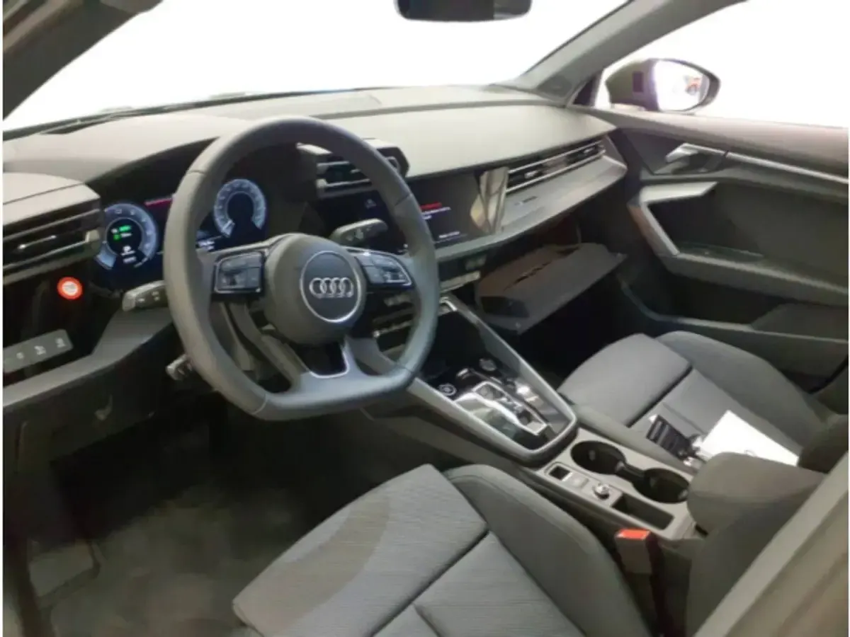 Gebraucht Audi A3 e-tron Ambiente 204 PS (150 kW) 2026 Distriktgrün metallic Kleinwagen