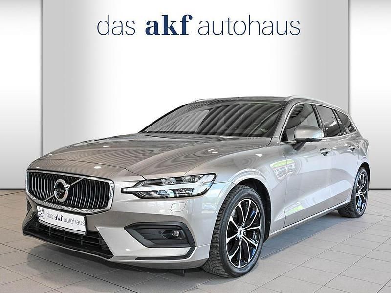 Pebble grey / metallic Gebraucht 2022 Volvo V60 Core Kombi | 31.950 € (Guter Preis) - Bild 1/4