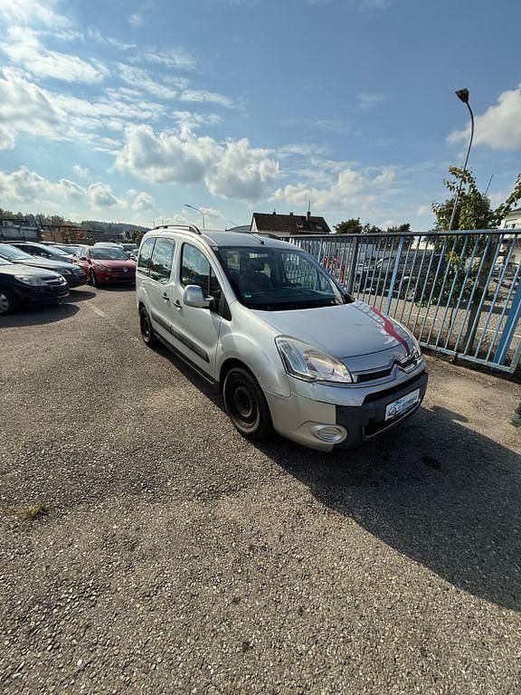 Grau Gebraucht 2012 Citroën Berlingo Tendance Van / Kleinbus | 3.850 € (Superpreis) - Bild 1/4