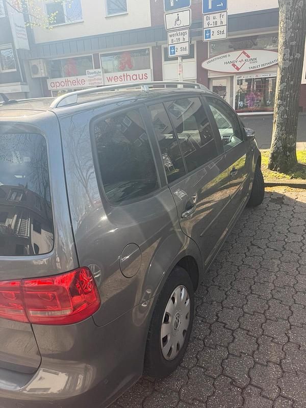 Gebraucht VW Touran Cup 105 PS (77 kW) 2014 Grau Van / Kleinbus