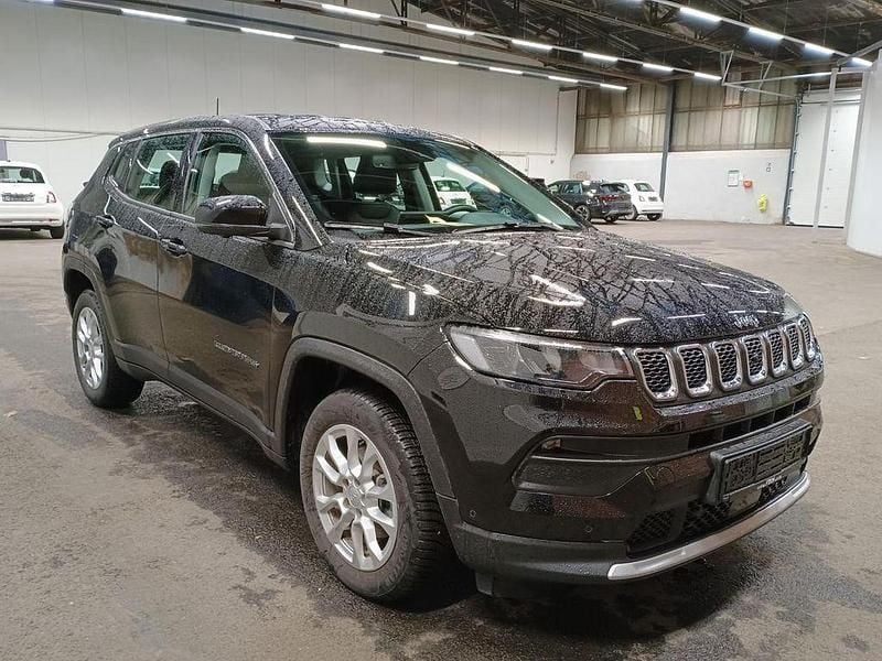 Gebraucht Jeep Compass Altitude 131 PS (96 kW) 2024 Schwarz SUV