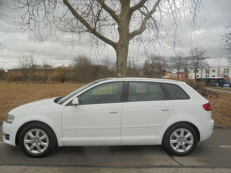 Gebraucht Audi A3 Ambiente 125 PS (91 kW) 2010 Weiß Kleinwagen