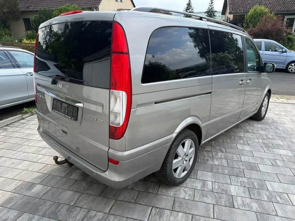 Gebraucht Mercedes Viano 204 PS (150 kW) 2011 Silber Van / Kleinbus