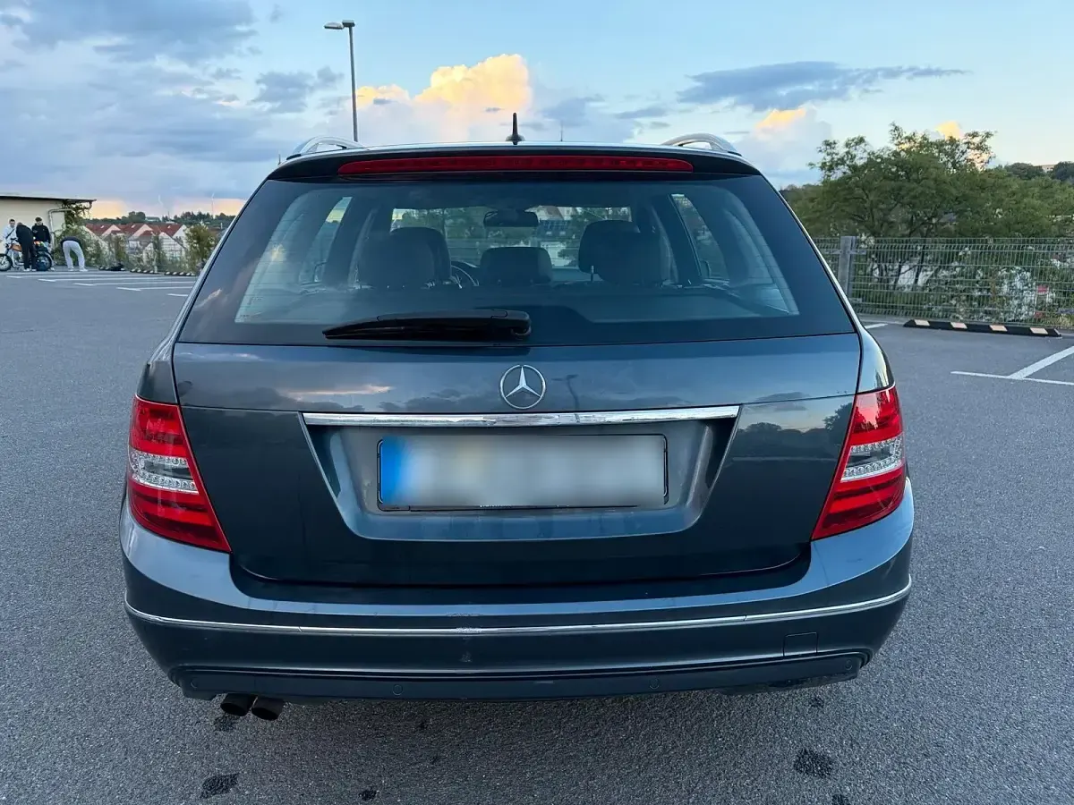 Gebraucht Mercedes C180 156 PS (114 kW) 2014 Grau Kombi