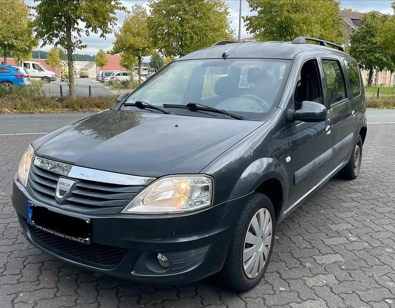Grau Gebraucht 2010 Dacia Logan Limousine | 1.999 € (Guter Preis) - Bild 1/4