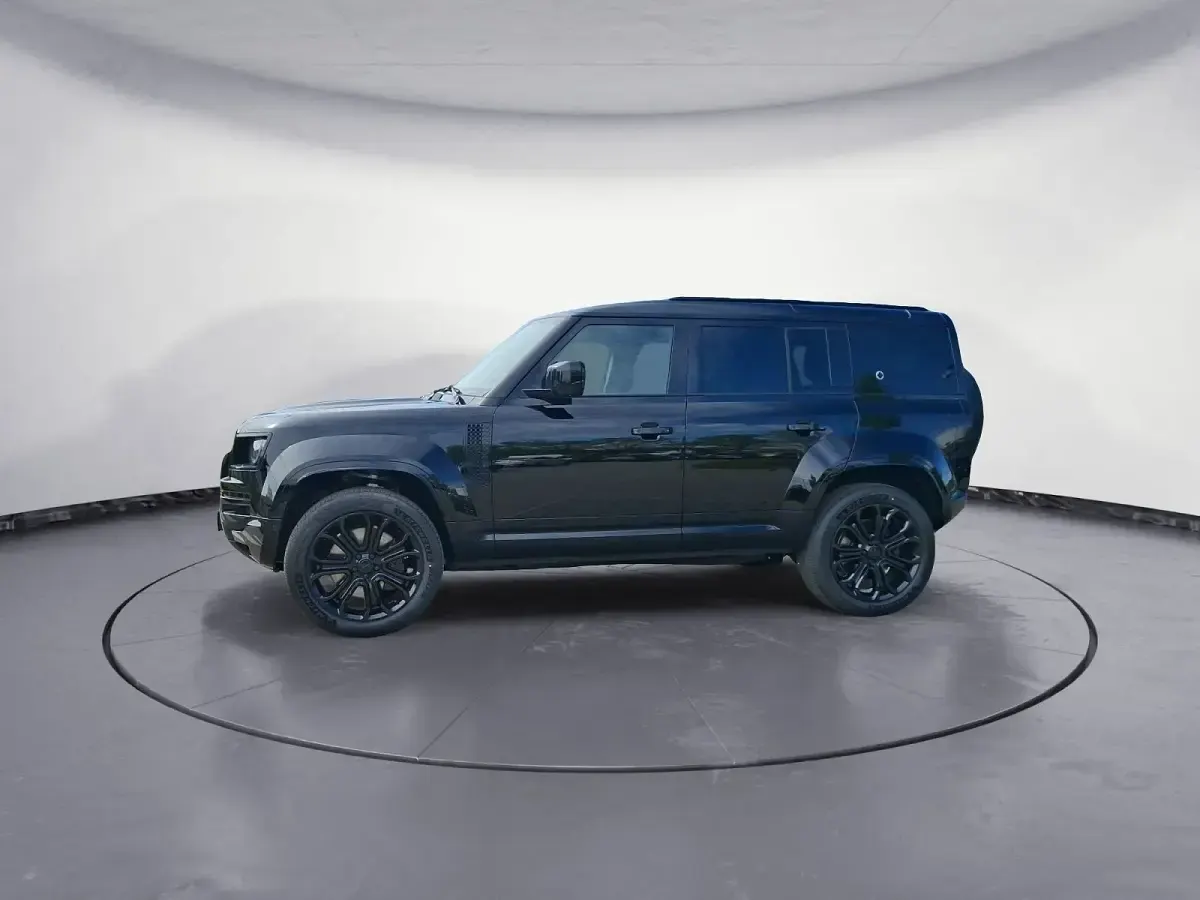 Gebraucht Land Rover Defender Black Edition 635 PS (467 kW) 2026 Schwarz SUV