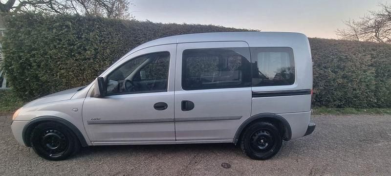 Gebraucht Opel Combo 75 PS (55 kW) 2003 Silber Van / Kleinbus