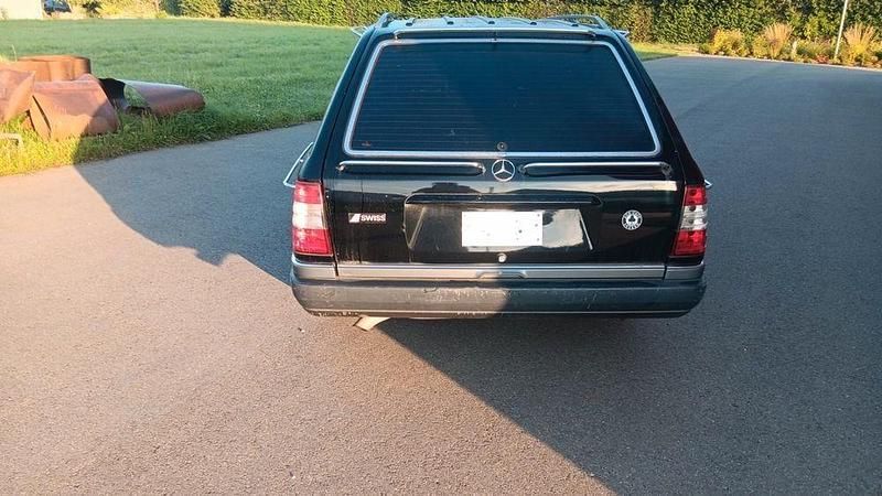 Gebraucht Mercedes 260 160 PS (117 kW) 1992 Schwarz Limousine