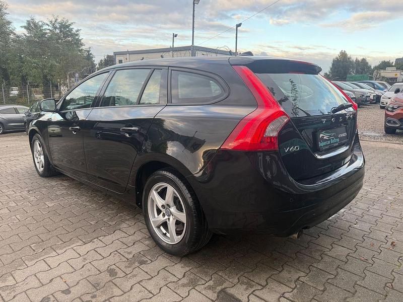Gebraucht Volvo V60 Business Edition 150 PS (110 kW) 2016 Schwarz Kombi