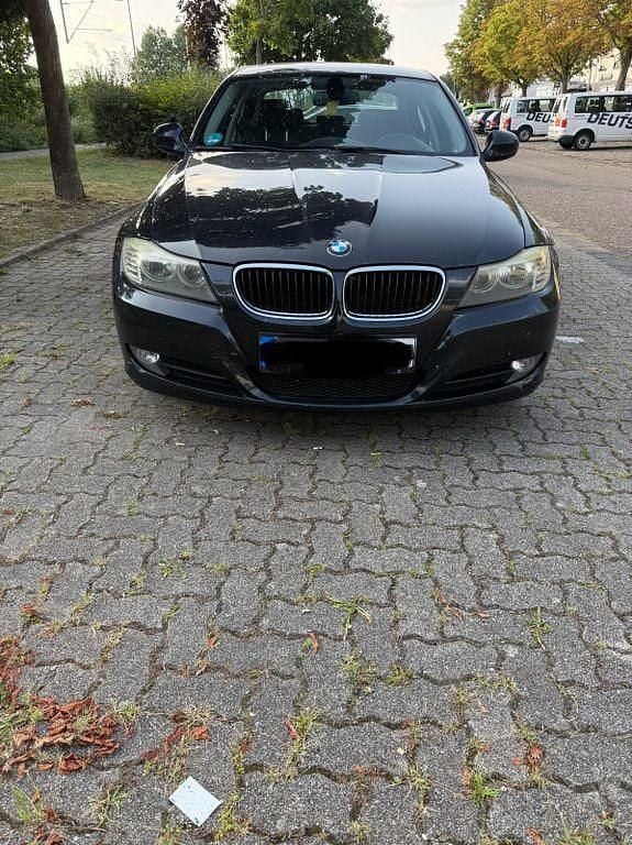 Schwarz Gebraucht 2010 BMW 318 Exclusive Limousine | 3.600 € (Fairer Preis) - Bild 1/4