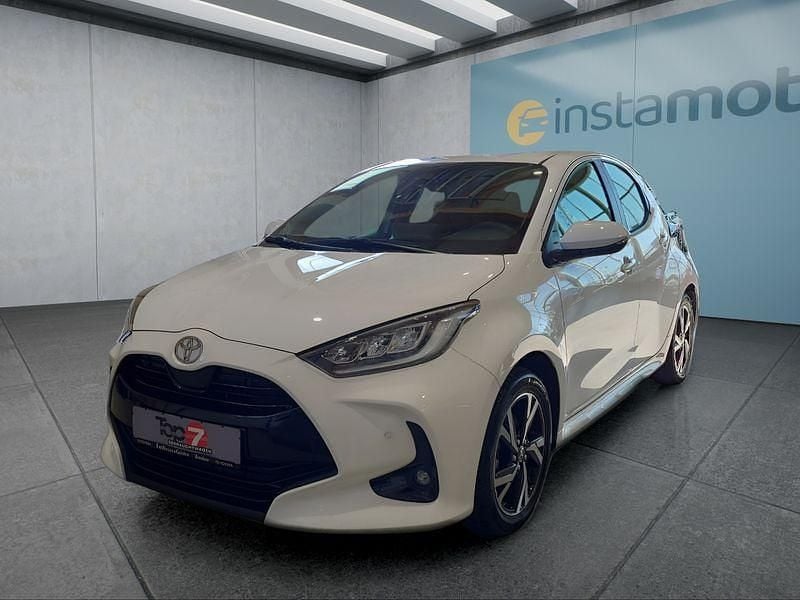 Weiß Neu 2024 Toyota Yaris Hybrid Team Kleinwagen | 25.299 € (Fairer Preis) - Bild 1/4