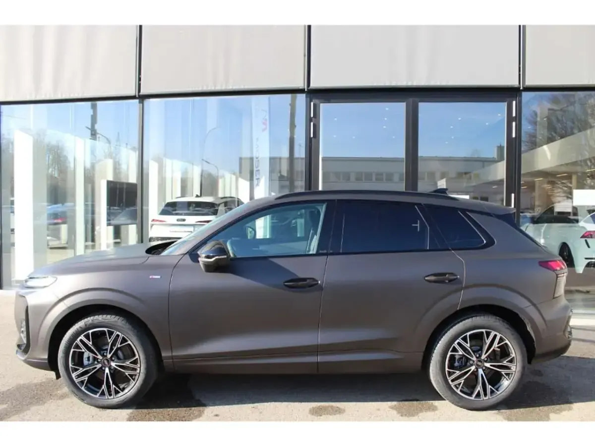 Neu Audi Q3 S-Line 150 PS (110 kW) 2026 Maderabraun matteffekt SUV