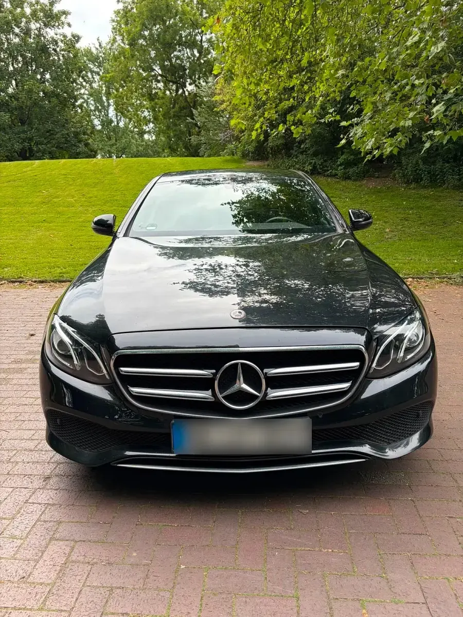 Gebraucht Mercedes E200 Avantgarde 160 PS (117 kW) 2020 Schwarz Limousine