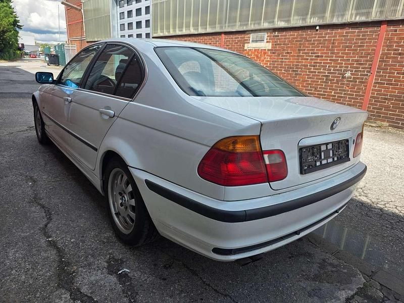 Gebraucht BMW 325 192 PS (141 kW) 2001 Alpinweiss 3 Limousine