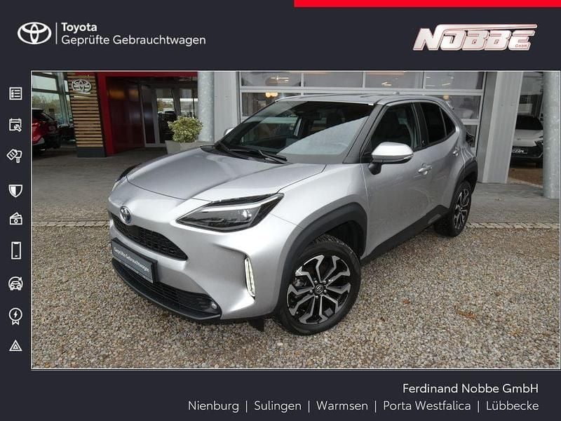 Silber Gebraucht 2023 Toyota Yaris Cross Team SUV | 22.950 € (Fairer Preis) - Bild 1/3