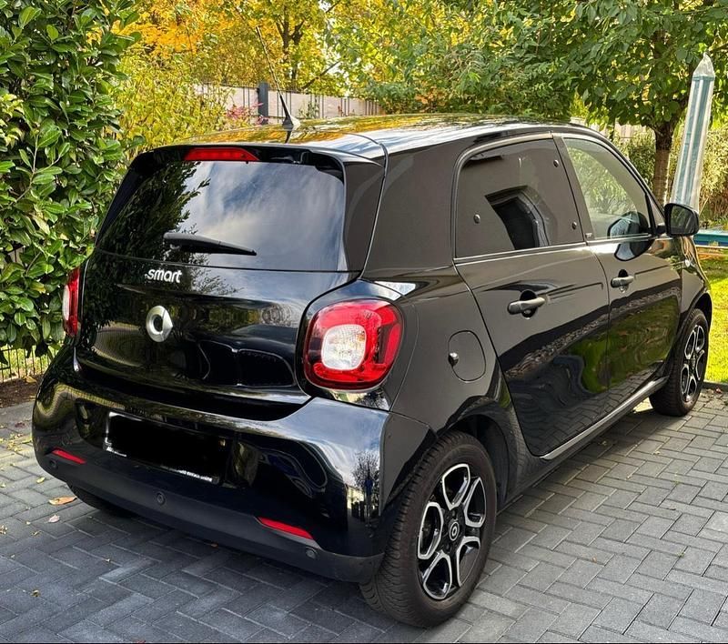 Schwarz Gebraucht 2015 Smart ForFour Basis Kleinwagen | 10.900 € (Etwas zu teuer) - Bild 1/4