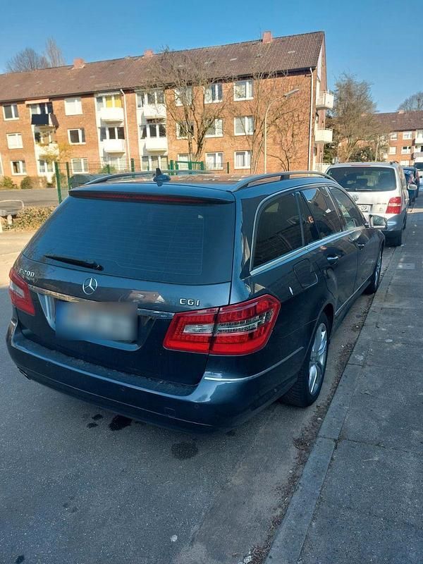 Gebraucht Mercedes E200 Elegance 184 PS (135 kW) 2011 Blau Kombi