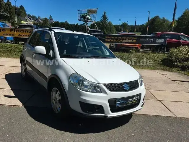 Gebraucht Suzuki SX4 Club 120 PS (88 kW) 2015 Weiß Limousine