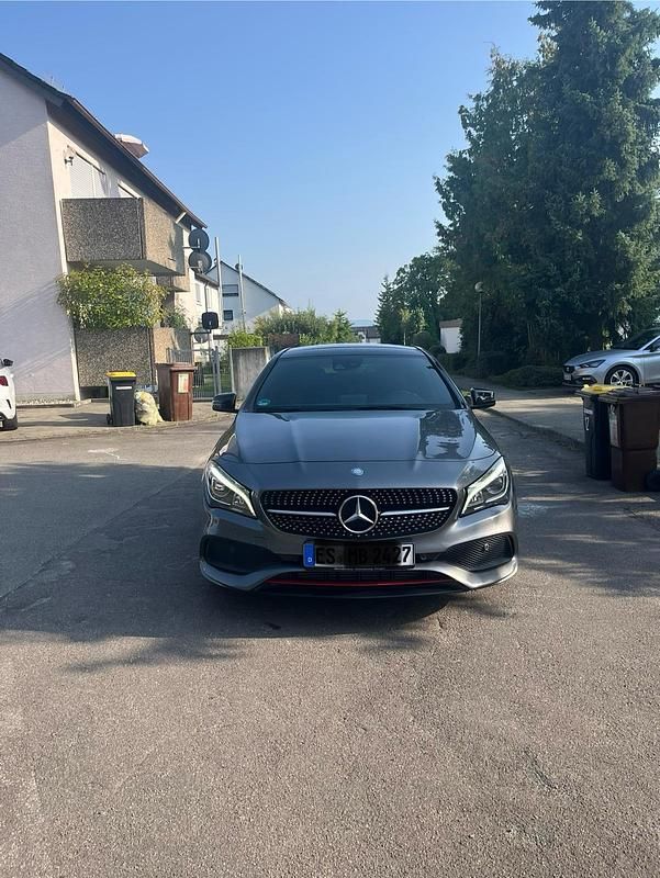 Grau Gebraucht 2016 Mercedes CLA250 Shooting Brake Kombi | 21.000 € (Fairer Preis) - Bild 1/4