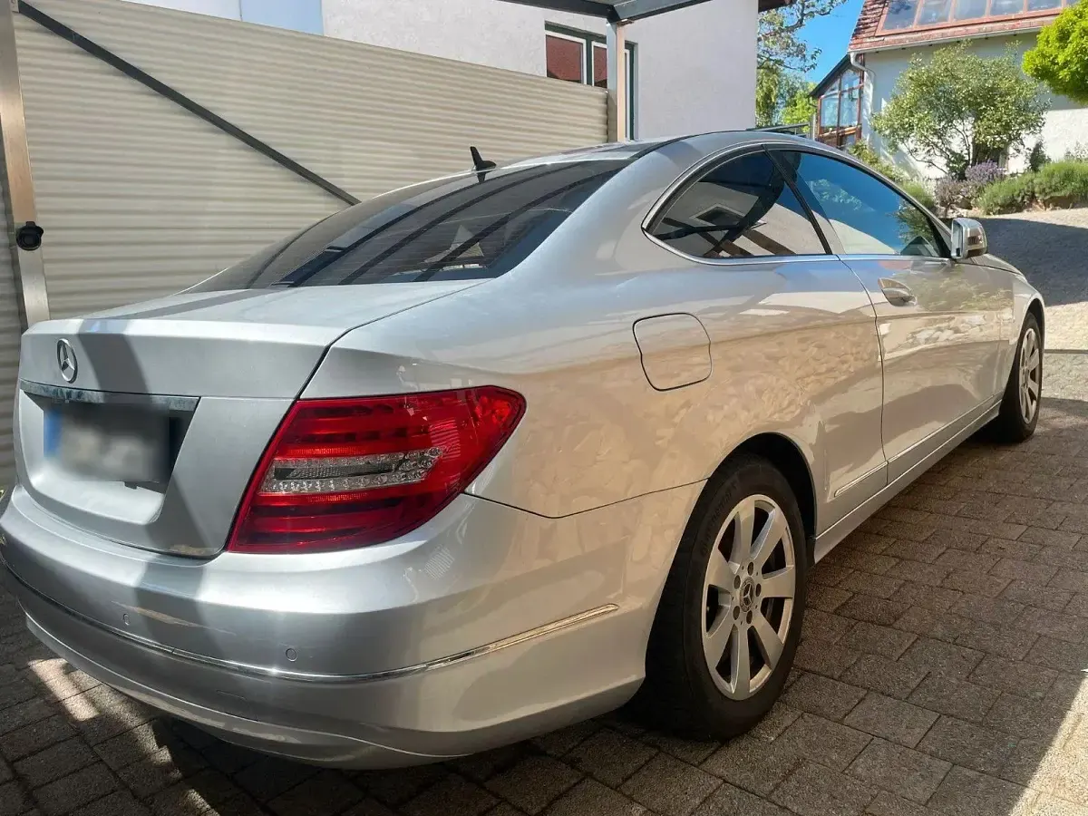 Gebraucht Mercedes C180 156 PS (114 kW) 2014 Silber Coupé