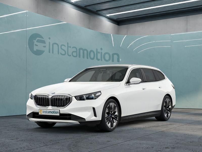 Weiß Gebraucht 2024 BMW i5 M Sport Limousine | 60.799 € - Bild 1/4