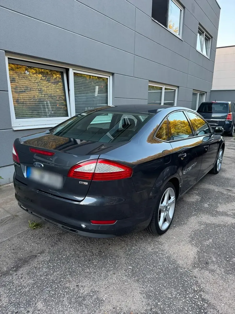 Gebraucht Ford Mondeo 140 PS (102 kW) 2010 Blau Limousine