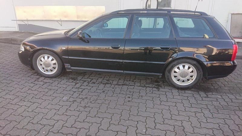 Schwarz Gebraucht 1999 Audi A4 S-Line Kombi | 2.200 € (Guter Preis) - Bild 1/4
