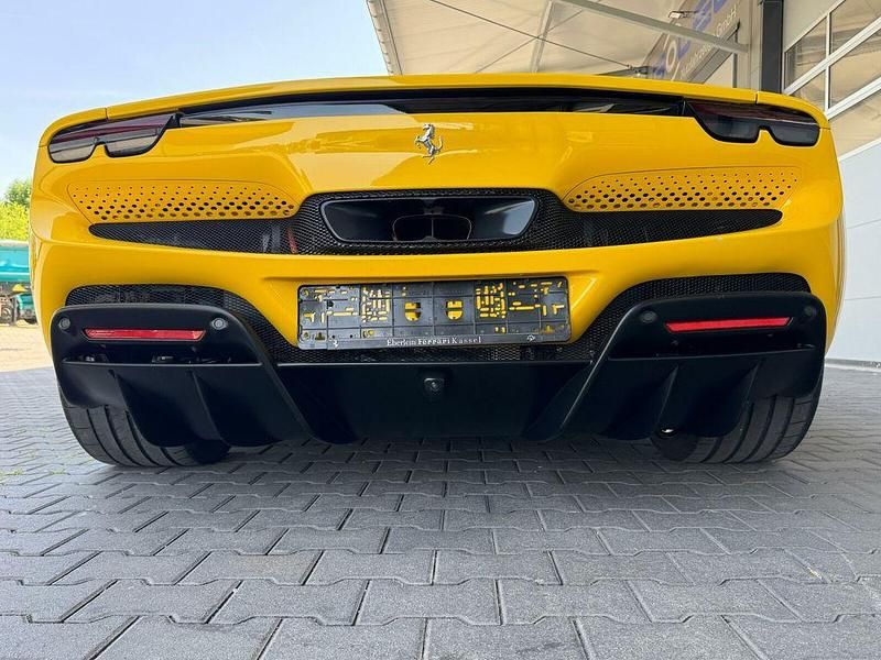 Gebraucht Ferrari 296 850 PS (625 kW) 2023 Gelb Coupé
