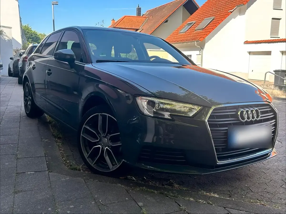Gebraucht Audi A3 Sport 150 PS (110 kW) 2020 Grau Limousine
