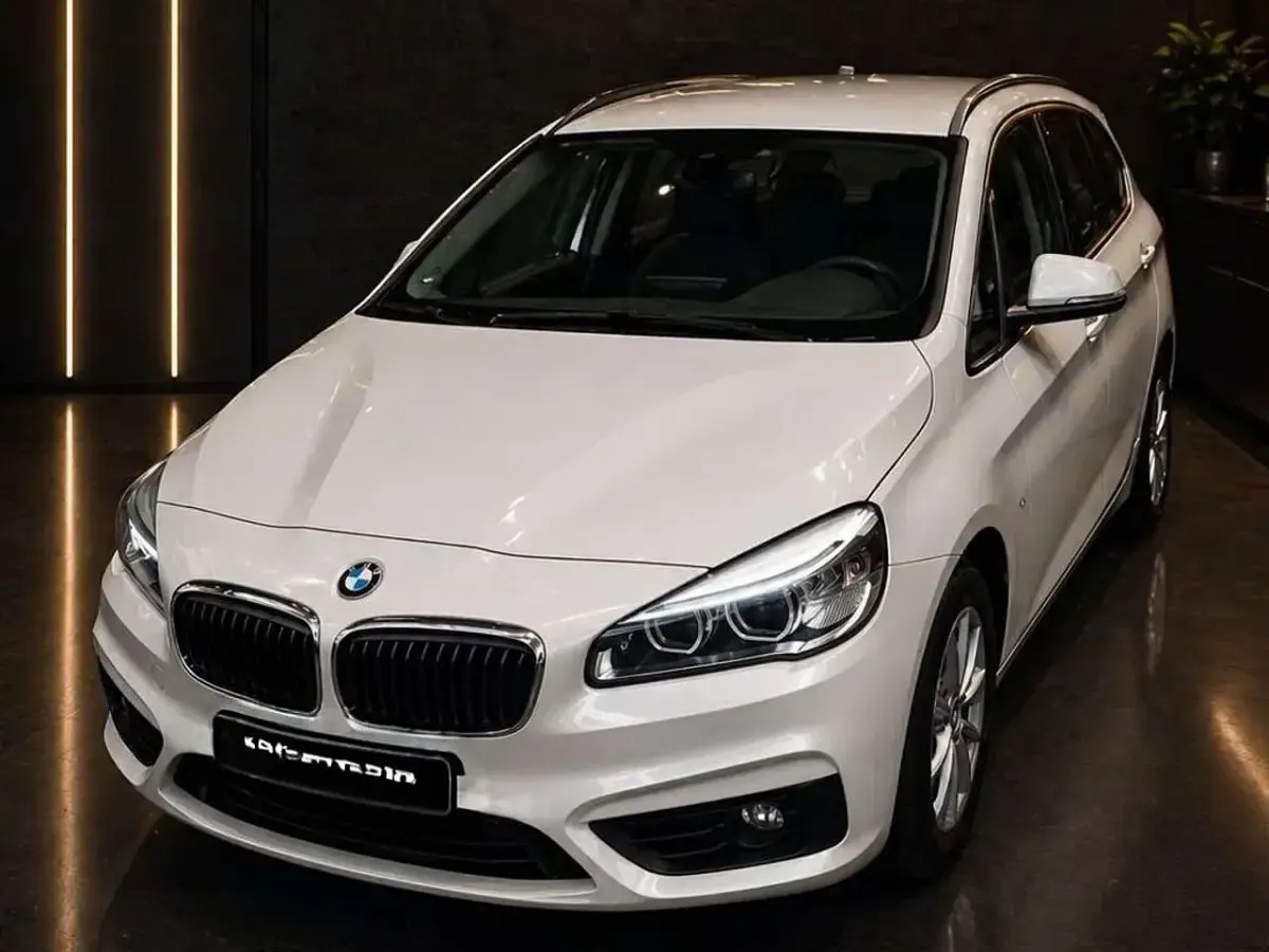 Używany BMW 218 Advantage 150 KM (110 kW) 2016 Biały Kombi