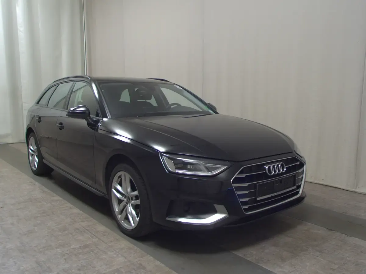 Gebraucht Audi A4 Advanced 204 PS (150 kW) 2023 Schwarz Kombi