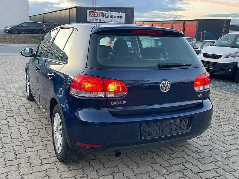 Gebraucht VW Golf VI Trendline 105 PS (77 kW) 2011 Blau Kleinwagen