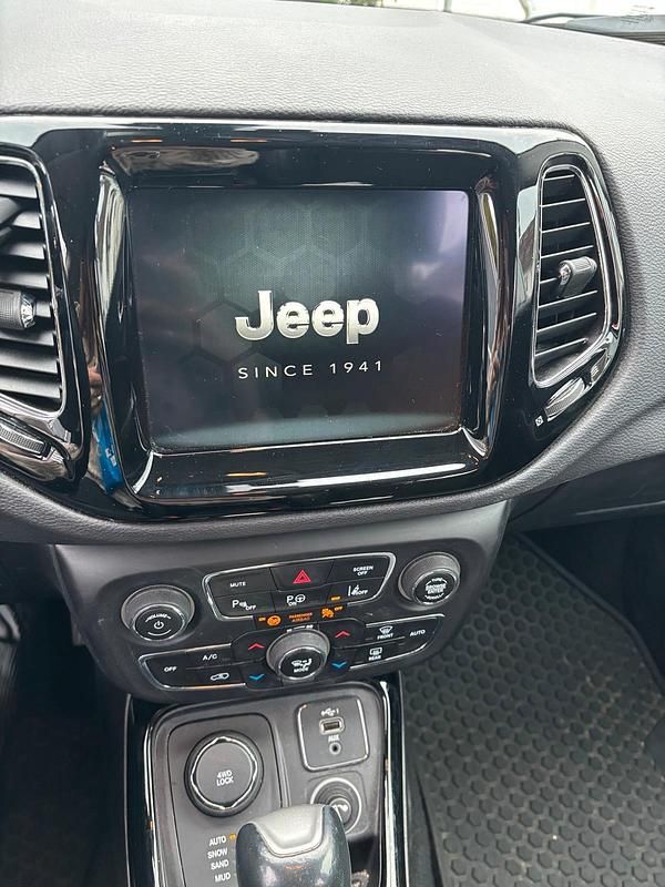 Gebraucht Jeep Compass Limited 170 PS (125 kW) 2019 Schwarz SUV