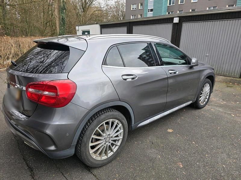 Gebraucht Mercedes GLA250 211 PS (155 kW) 2016 Grau SUV