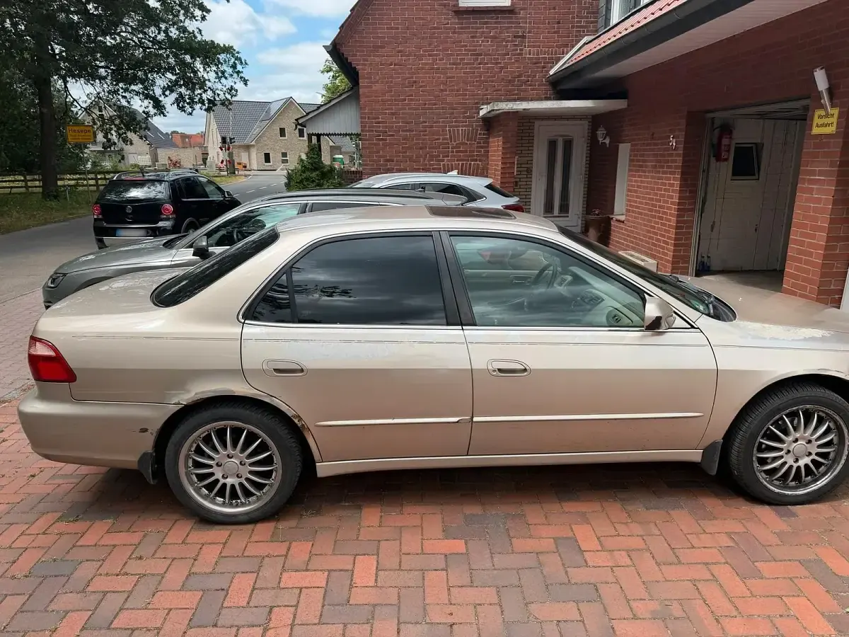 Gebraucht Honda Accord 200 PS (147 kW) 2001 Gold Limousine