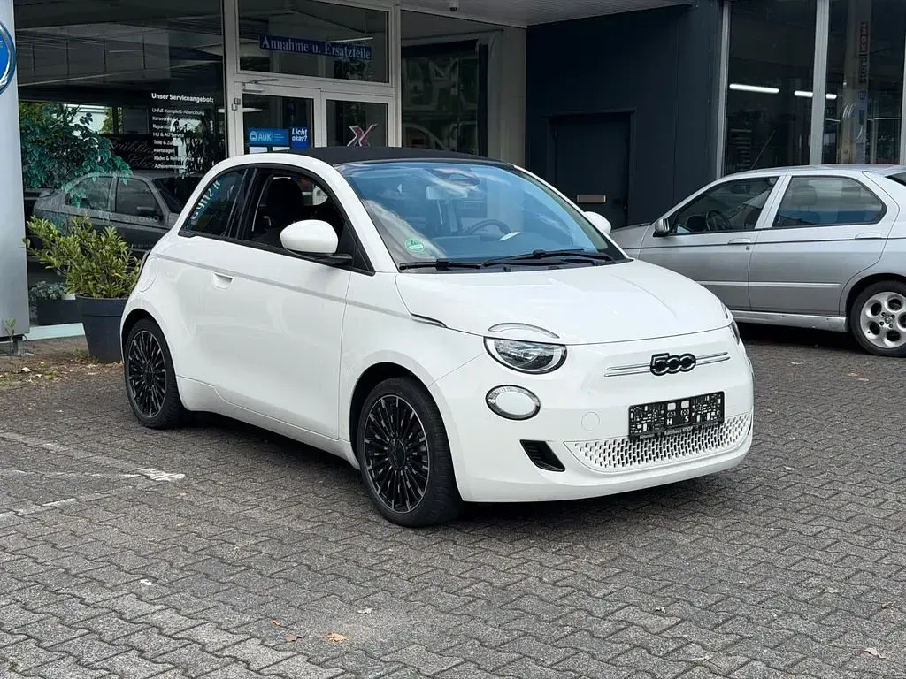 Gebraucht Fiat 500e Icon 86 kW (118 PS) 2022 Arktis weiß Cabrio