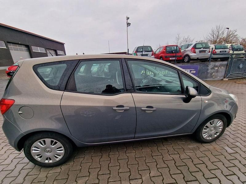 Gebraucht Opel Meriva Edition 101 PS (74 kW) 2011 Braun Van / Kleinbus