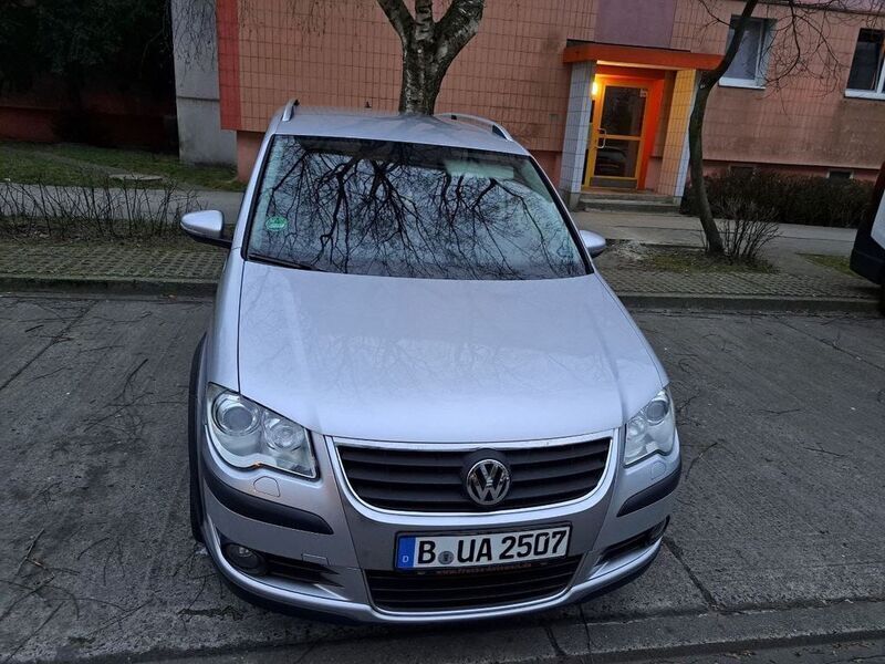 Silber Gebraucht 2009 VW Touran Highline Van / Kleinbus | 4.600 € (Guter Preis) - Bild 1/4