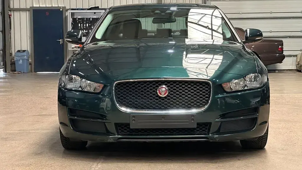 Gebraucht Jaguar XE Prestige 163 PS (119 kW) 2016 Grün Limousine