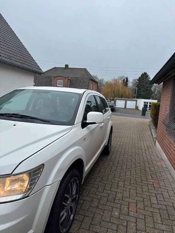 Gebraucht Dodge Journey 170 PS (125 kW) 2010 Weiß SUV