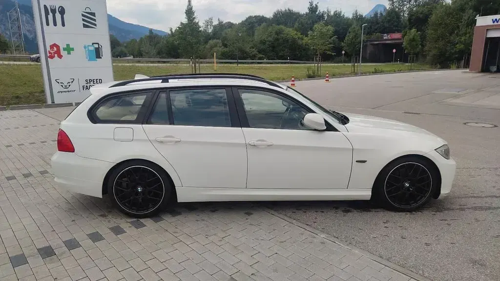 Gebraucht BMW 320 177 PS (130 kW) 2009 Weiß Kombi