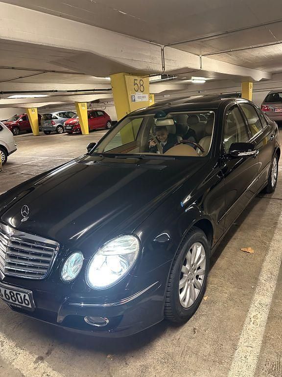 Schwarz Gebraucht 2007 Mercedes E280 Elegance Limousine | 9.550 € (Etwas zu teuer) - Bild 1/4