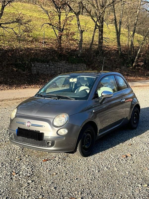 Grau Gebraucht 2010 Fiat 500 Lounge Limousine | 5.700 € (Teuer) - Bild 1/4