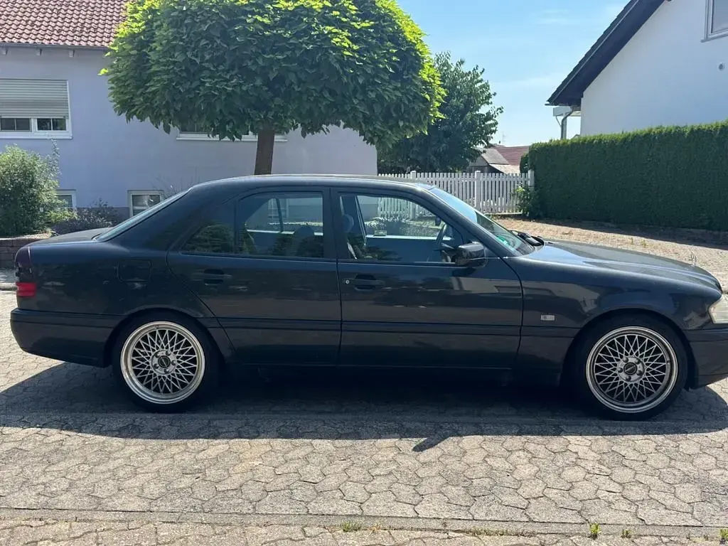 Gebraucht Mercedes C180 122 PS (89 kW) 1994 Grau Limousine