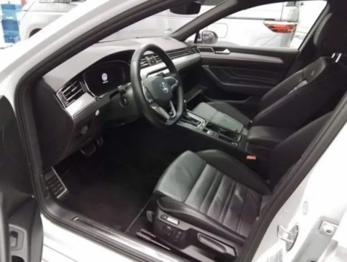 Gebraucht VW Passat Elegance 200 PS (147 kW) 2024 Gletscherweiß (metallic) Kombi